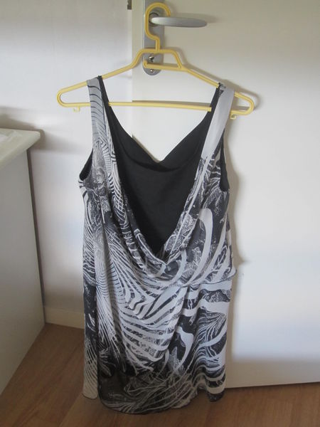 ROBE NOIRE ET BLANCHE 15 Rennes (35)