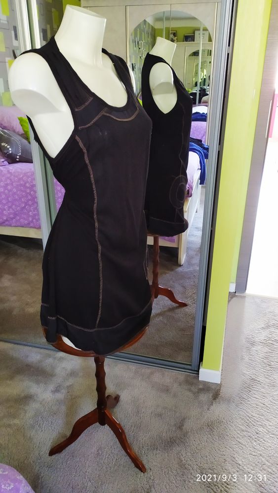 robe noire bordures brunes 16 Florange (57)