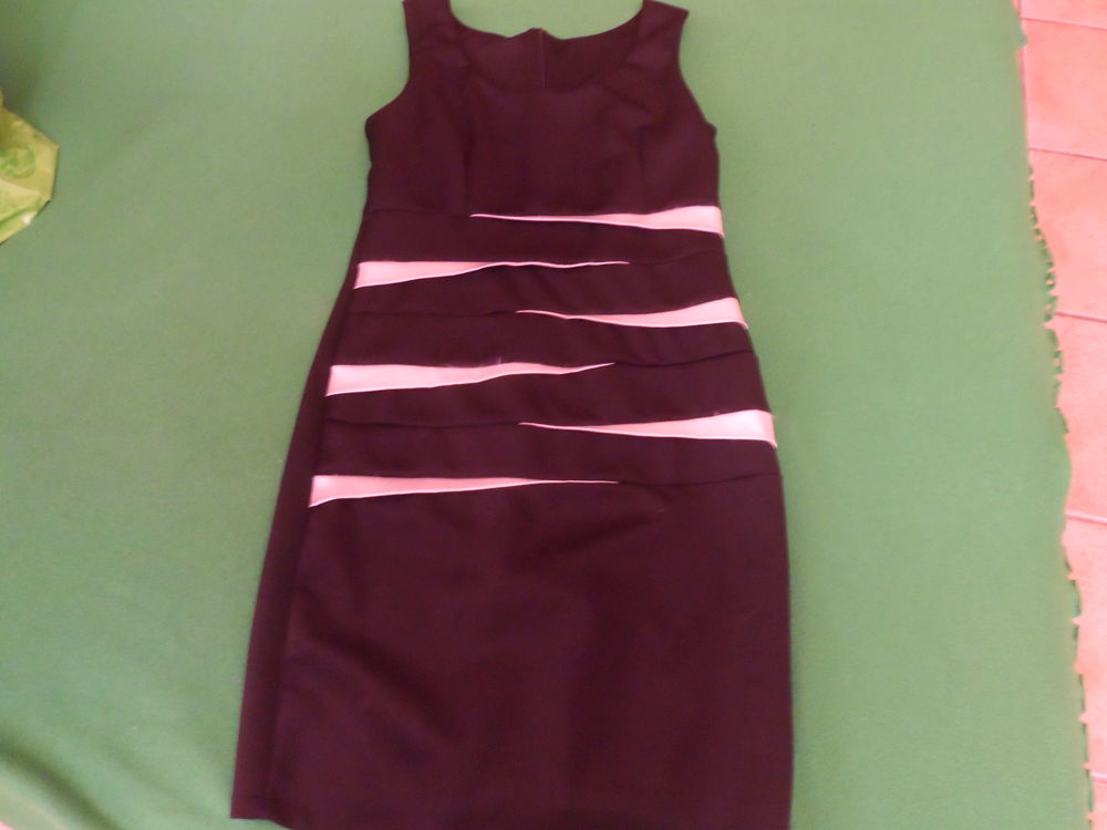 Robe noire coupe droite 7 Malauc�ne (84)