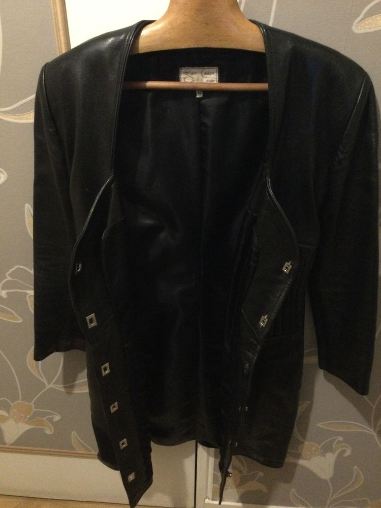 Robe Noire Cuir Agneau �l�gante Mi-Longue Taille 40
60 Montmagny (95)