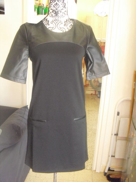 robe noire bi mati�re simili cuir NEUVE �tiquett�e TAILLE 36 15 Lyon 5 (69)