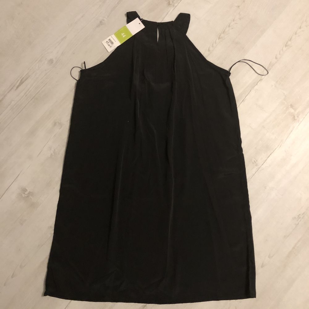 robe noire NEUVE T 44 9 Les Brouzils (85)