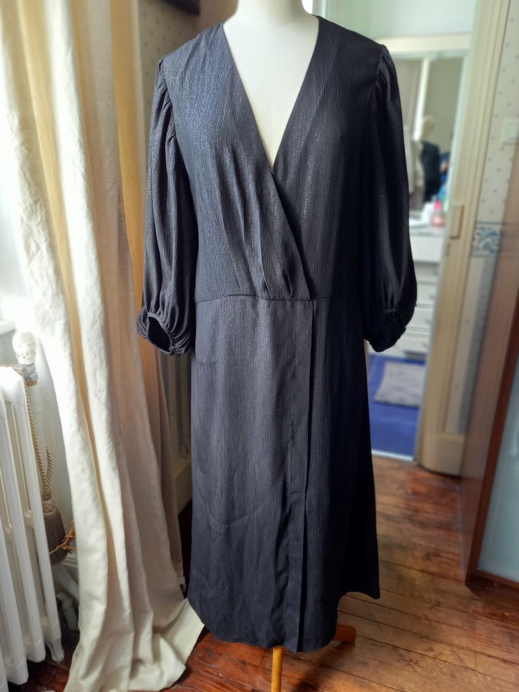 Robe noire  neuve H&M T.M 14 Saint-R�my-en-Rollat (03)