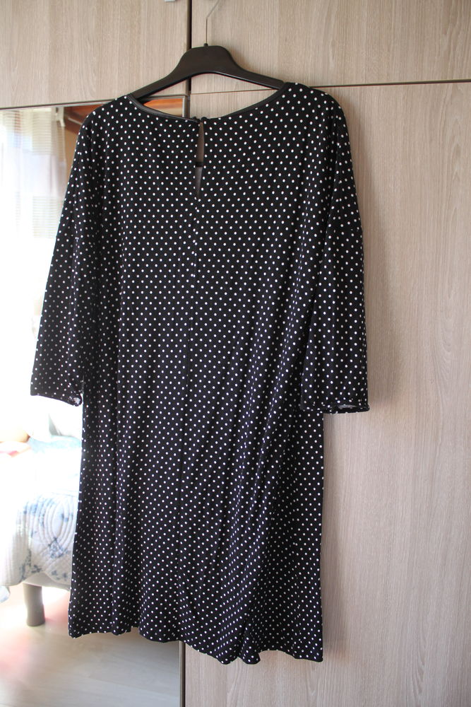 Robe noire � petits pois Kiabi taille L
5 Monceaux (60)