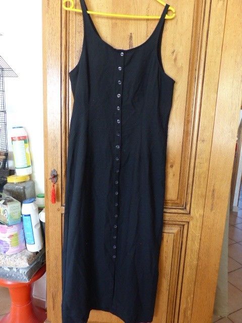 robe noire sans manches 10 Viriat (01)