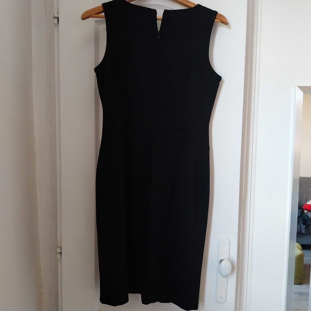 Robe noire sans manches 12 Champigny-sur-Marne (94)