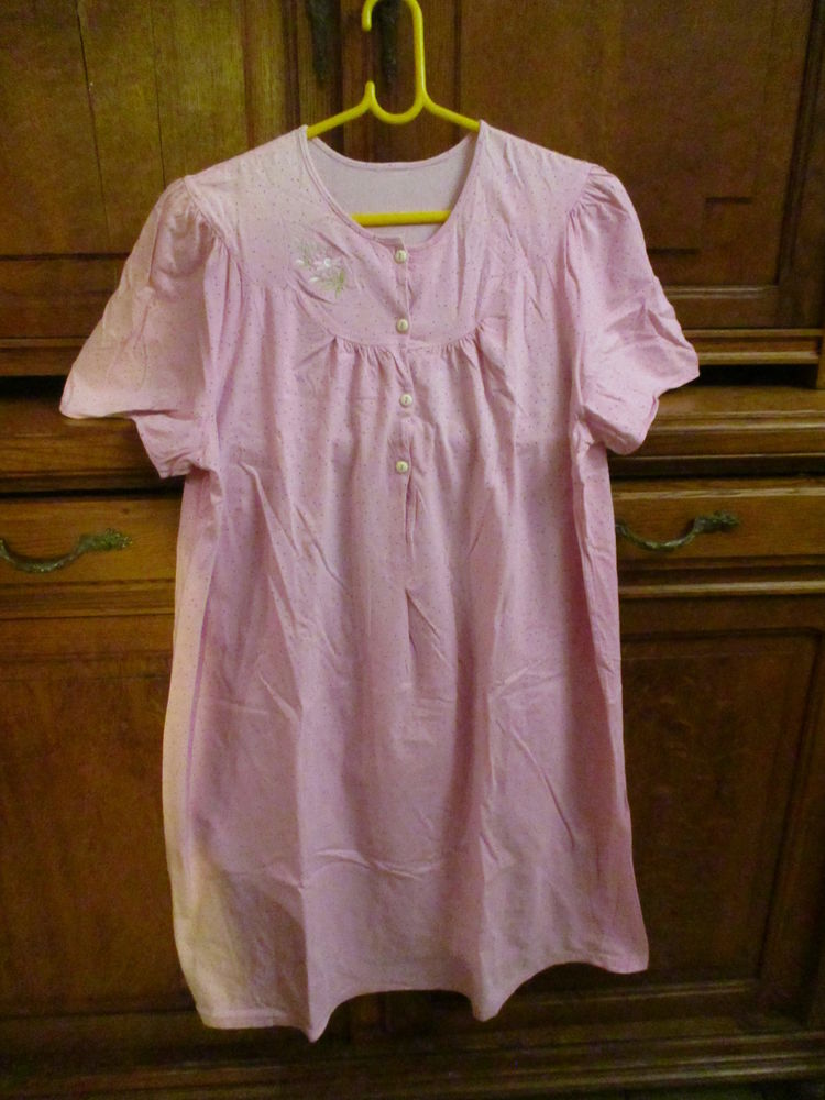 robe de nuit rose  � pois et broder sur le haut gauche 0 M�rignies (59)