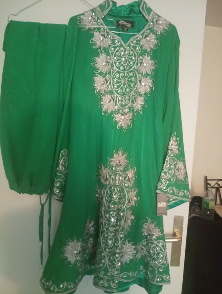 Robe orientale verte 0 Meulan-en-Yvelines (78)