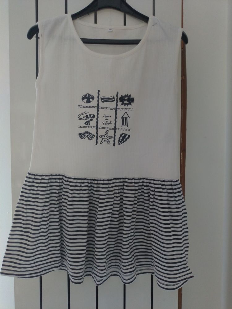 Robe de plage ou de ville fille T12 10 Saint-Br�s (30)