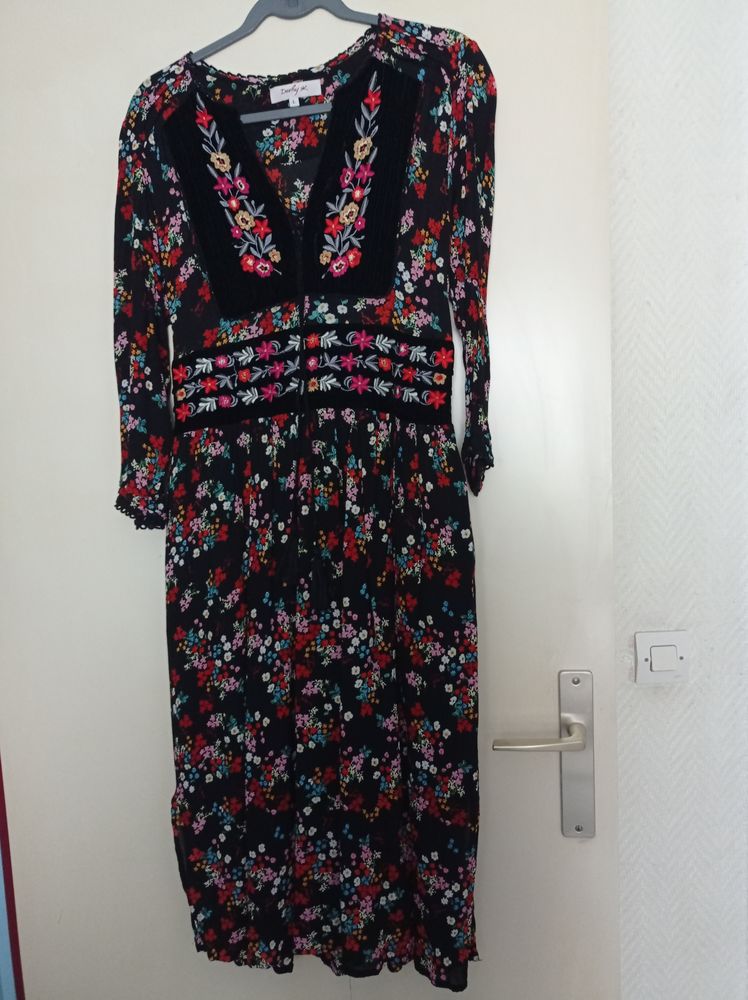 ROBE RENE DERHY NOIRE FLEURIE 0 Massy (91)