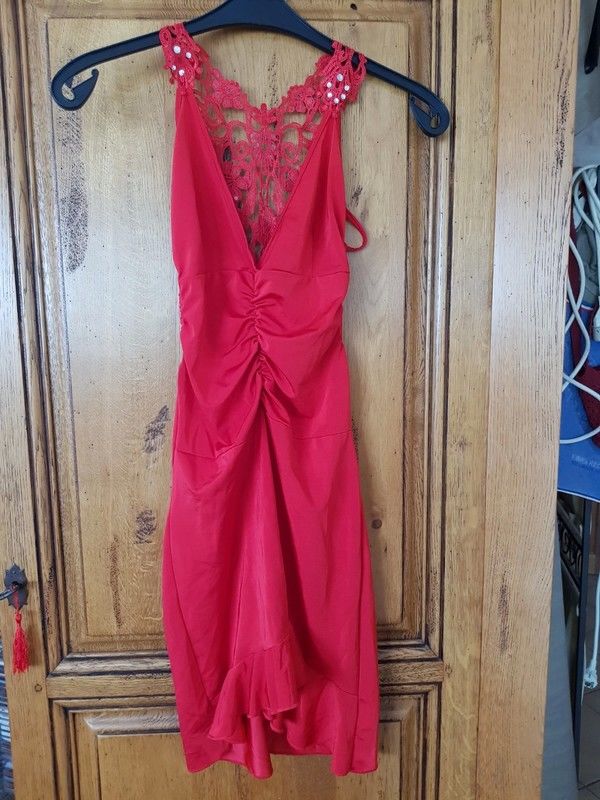 
Robe rouge moulante dos dentelle et strass mati�re synth�ti 15 Viriat (01)