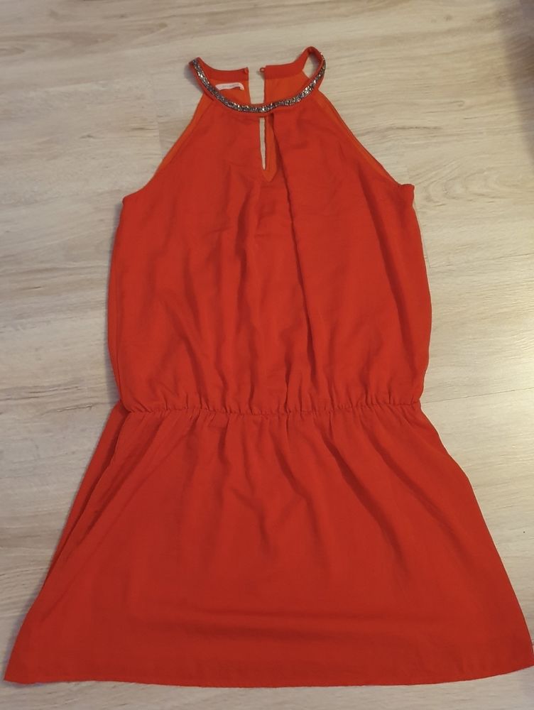 Robe rouge sans manches un peu large et ceintr�e 6 Monistrol-sur-Loire (43)