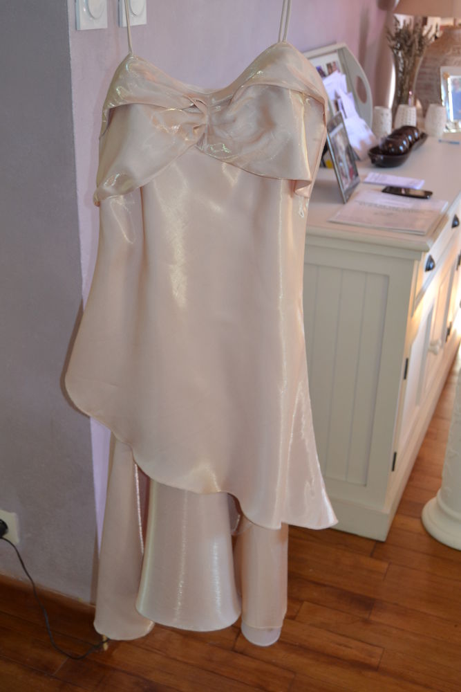 ROBE  SAUMON CLAIR AVEC FOULARD 10 Saint-Saturnin-l�s-Apt (84)