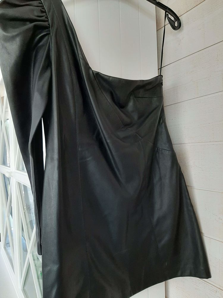 ROBE SIMILI CUIR COURTE - SOIREE /BAISSE DE PRIX 50 Perpignan (66)