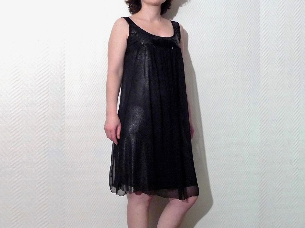 Robe en Soie Noir avec Doublure Argent�e- Le Banc 25 Paris 15 (75)