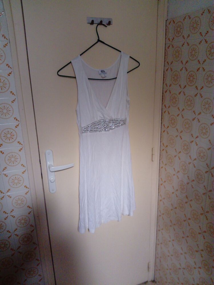 Robe de soir�e en blanc 14 Sainte-Livrade-sur-Lot (47)