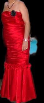 ROBE DE SOIREE OU CEREMONIE FOURREAU TYPE SIRENE SATIN ROUGE 70 La Farl�de (83)