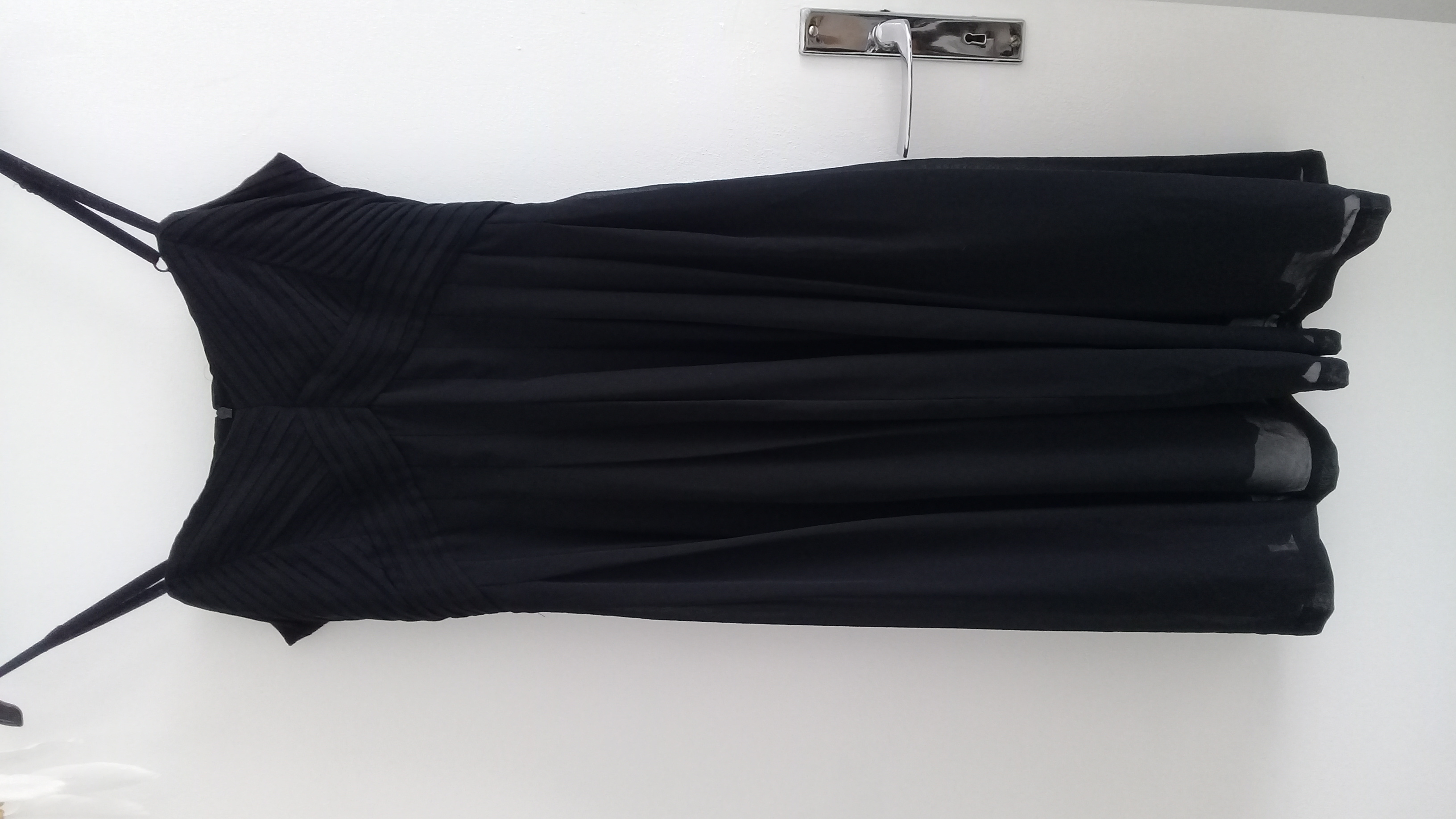 ROBE  DE  SOIREE  NOIR    NEUVE  TAILLE   40 15 Douai (59)