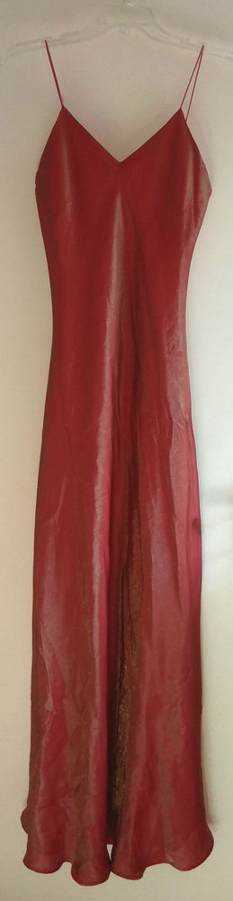 Robe de soir�e rouge satin�e T.36 10 Saint-Mars-d'Outill� (72)
