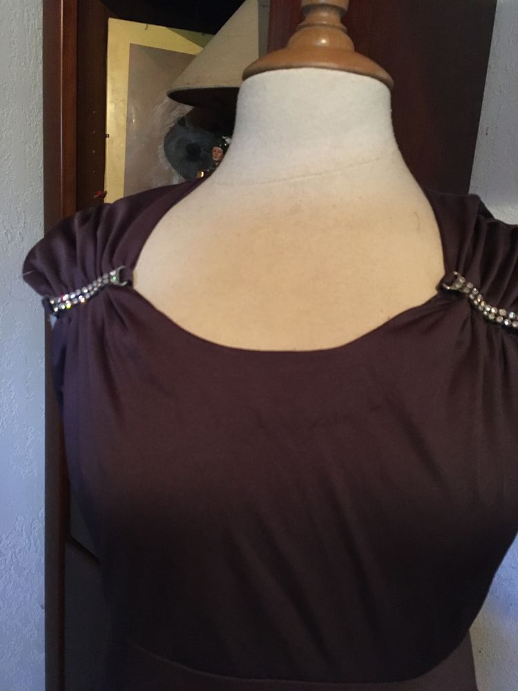 Robe de soir�e violine avec strass aux �paules 20 Saint-Julien-les-Rosiers (30)