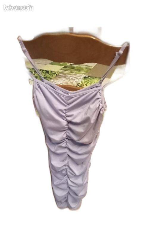 robe et sous v�tements fille 10 Champs-sur-Tarentaine-Marchal (15)