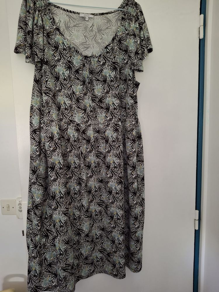 Robe taille 50/52 12 �ragny (95)