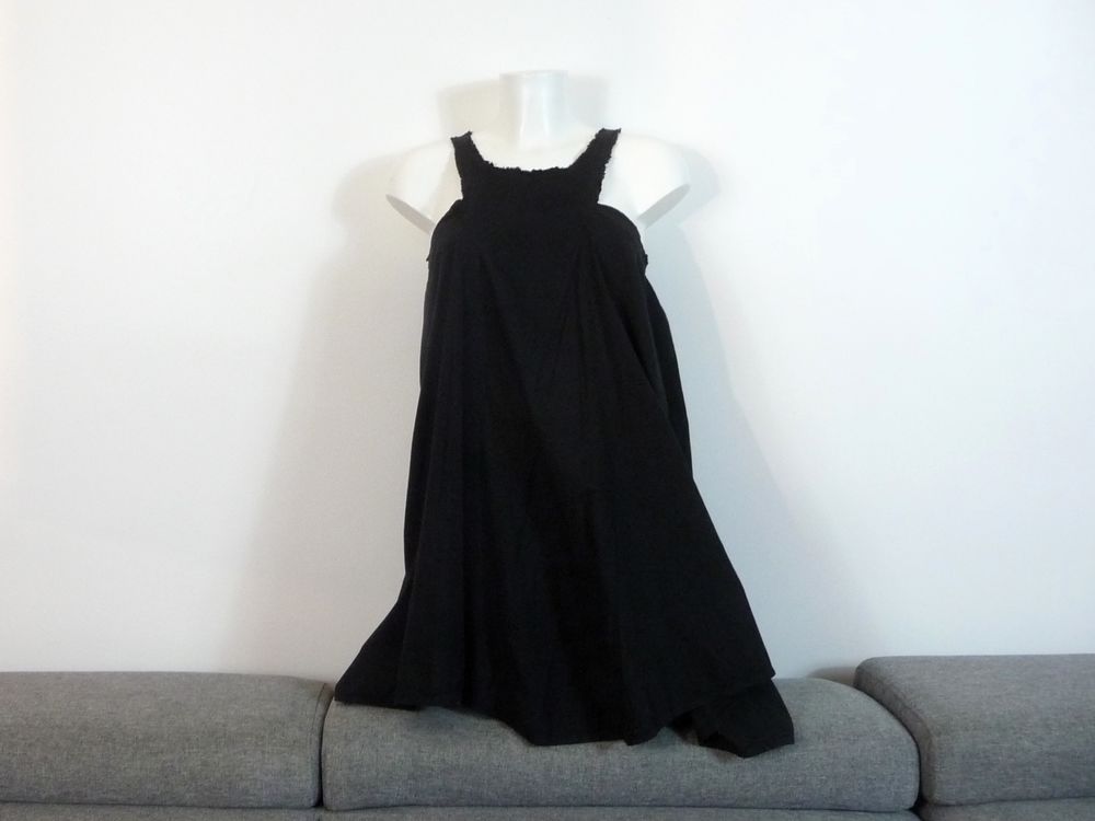 Robe/ Tunique Evas�e Noir sans manches 15 Paris 15 (75)