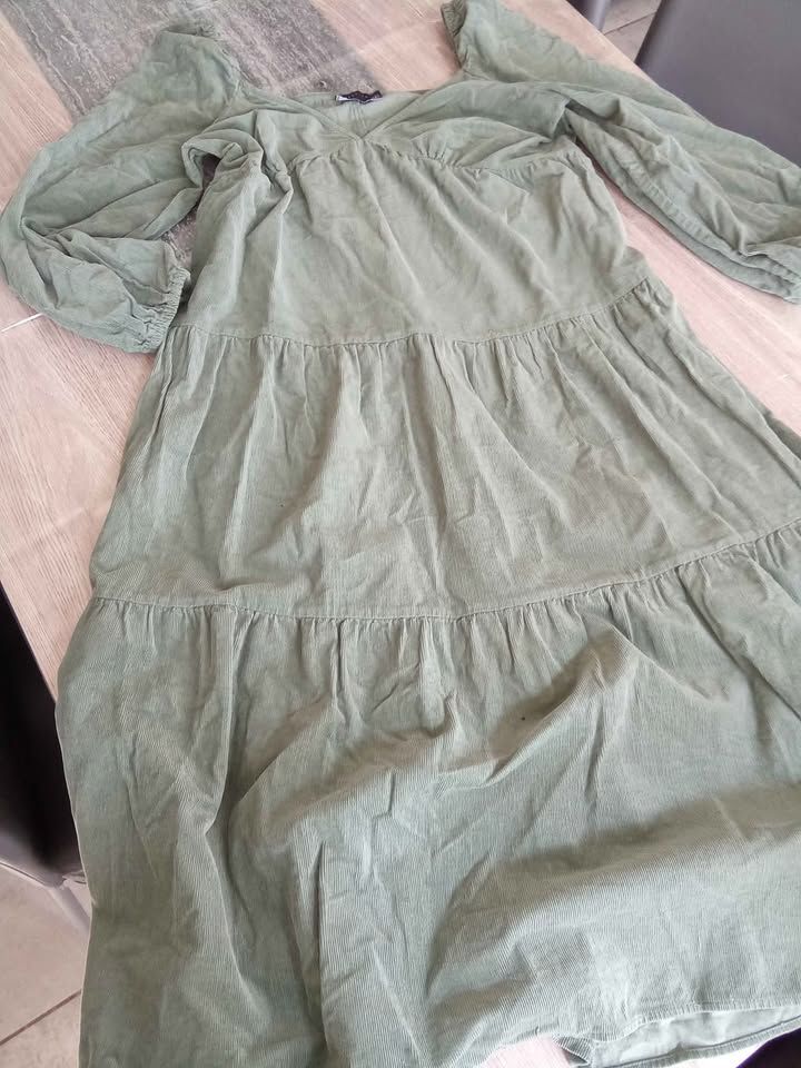 robe en velours ASOS 25 Aniche (59)