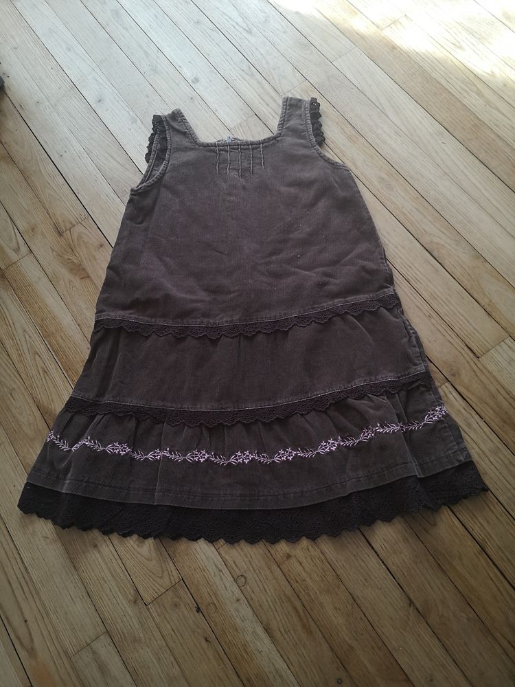 F 9 (13) - 6 ans - Robe velours marrons  Influx  3 Paris 13 (75)