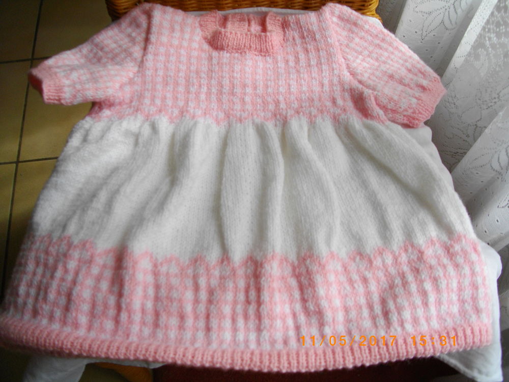 ROBE ET VESTE EN LAINE BLANCHE ET ROSE 80 Perros-Guirec (22)
