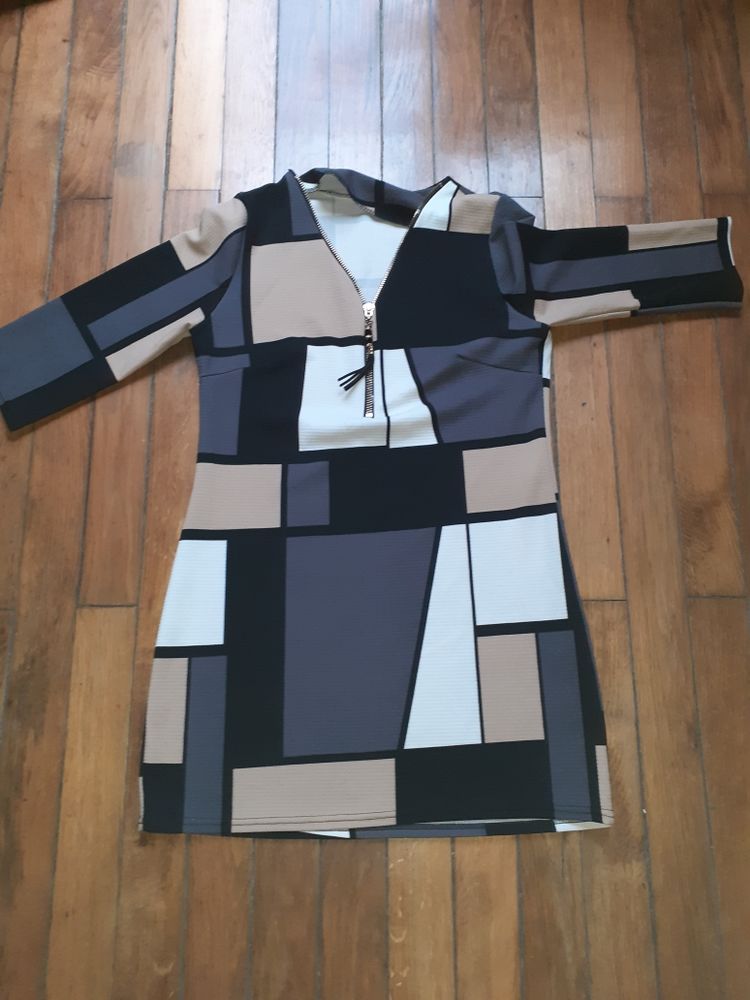 robeou tunique avec fermeture �clair sur le devant �tat neuf 5 Paris 20 (75)