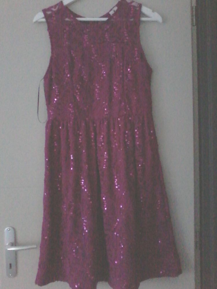 Robeprune avec sequins 15 Lansargues (34)