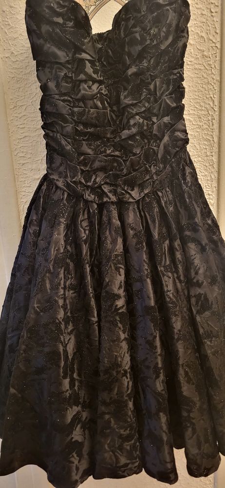 2 robes 25 Ch�teauneuf-Grasse (06)