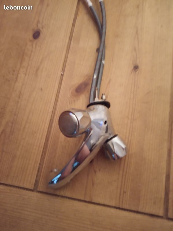 ROBINET IDEAL POUR PETIT LAVABO 10 Saint-Jean-d'Ang�ly (17)