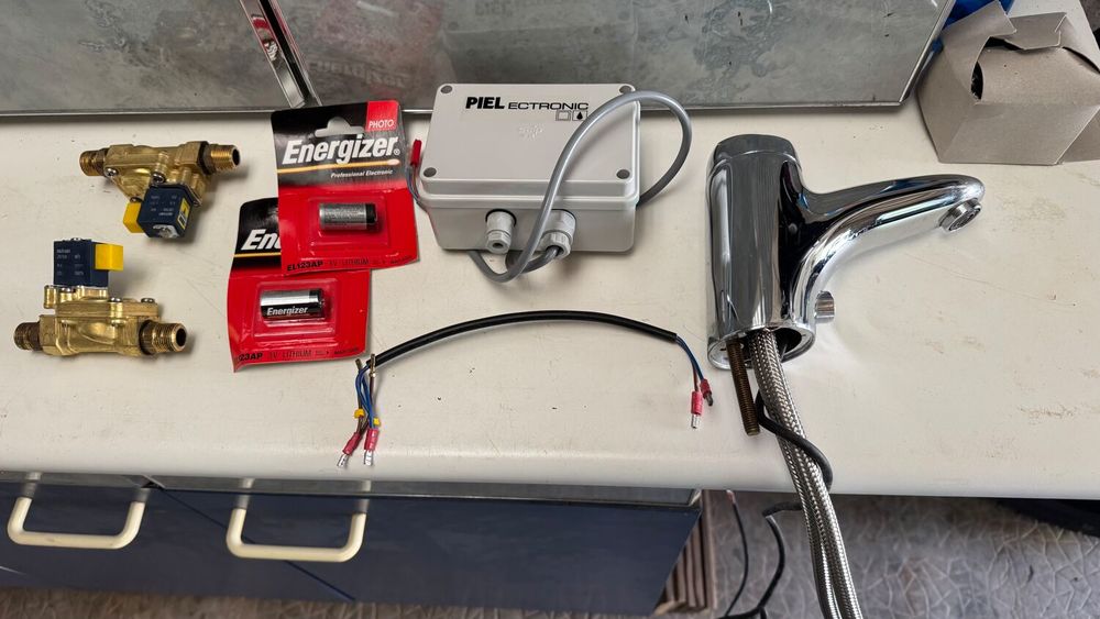 ROBINET LAVABO A OUVERTURE PAR DETECTION INFRAROUGE PIELECTR 85 Berric (56)