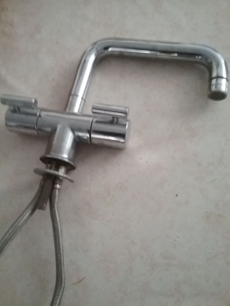 Robinet m�langeur 15 Mont�l�ger (26)