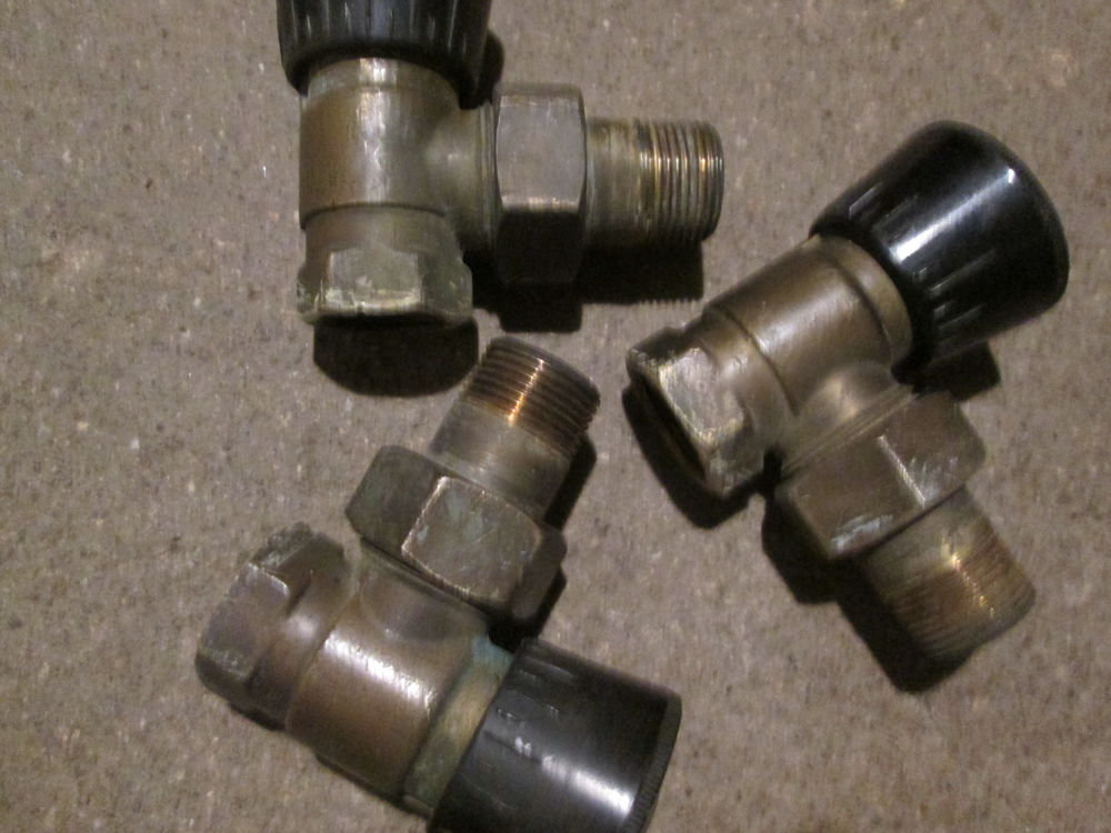 robinet pour radiateur en fonte ancien 100 Ambert (63)