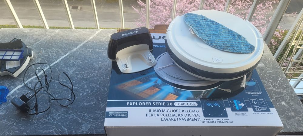 Robot aspirateur laveur de marque  serveuse  ROWENTA 90 Annecy-le-Vieux (74)