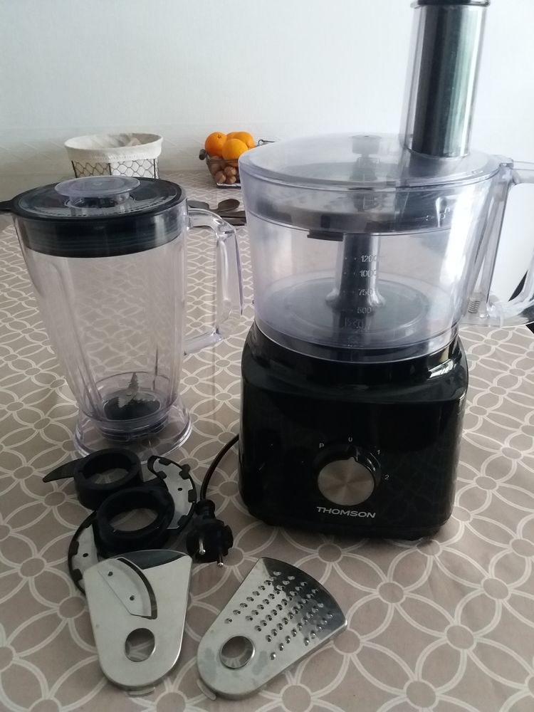 Robot avec son blendeur THOMSON 40 Pr�failles (44)