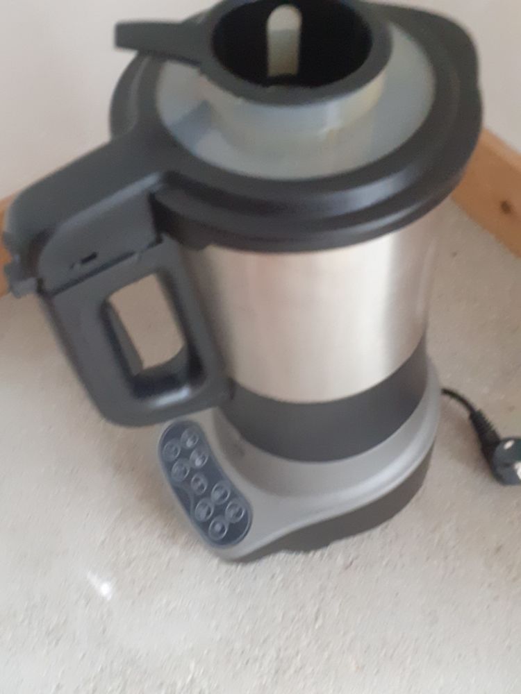 Robot cuiseur en excellent etat, 40 Saint-Gelais (79)