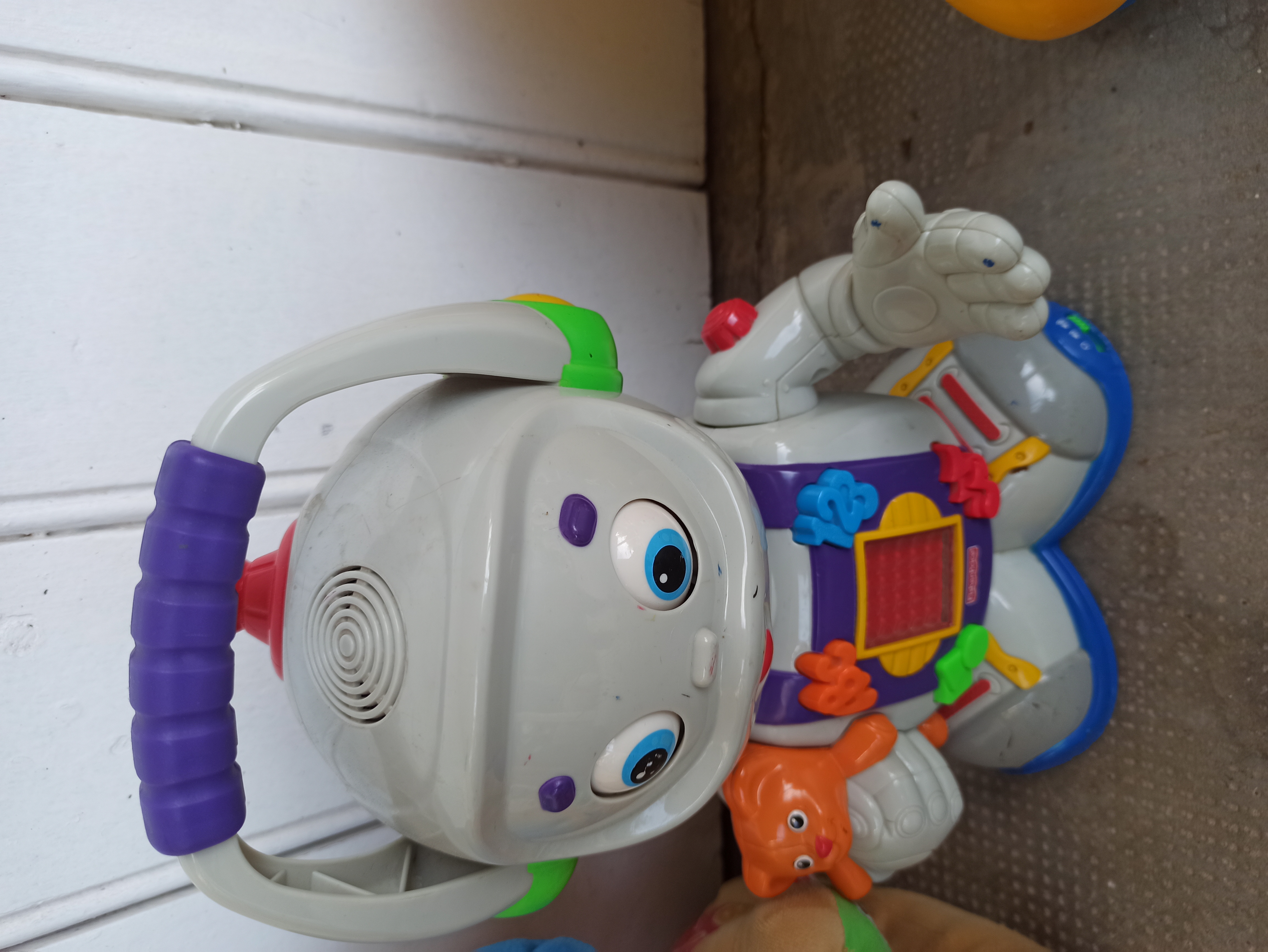 Robot int�ractif 5 N�mes (30)