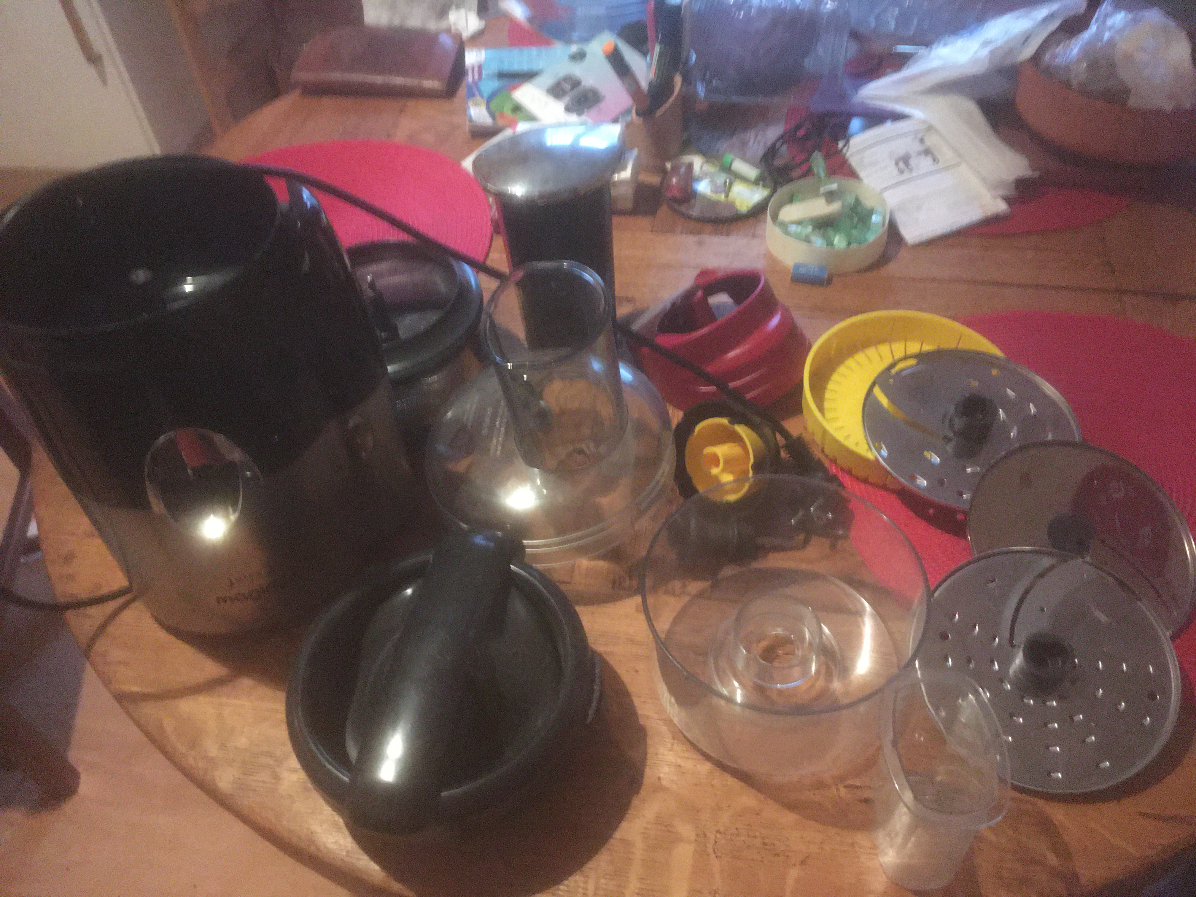 ROBOT MAGIMIX JUICE EXPERT 4 120 Bennecourt (78)