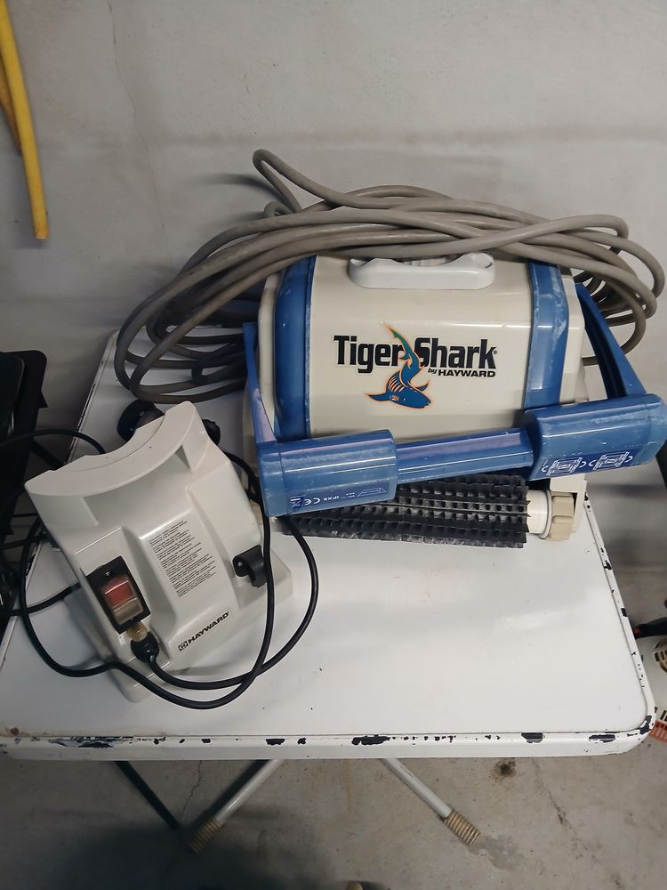 Robot nettoyeur de piscine Hayward TigerShark 150 Arbin (73)