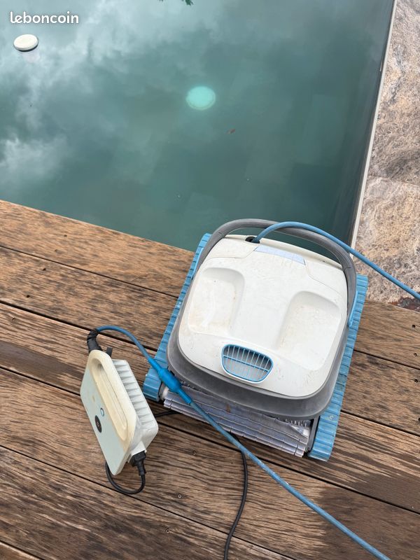 Robot de piscine Dolphin S300 200 Montpellier (34)