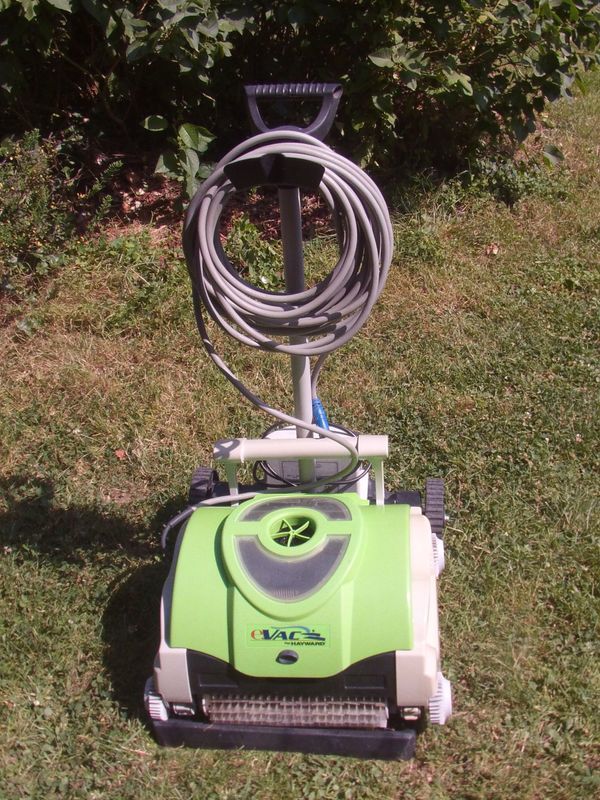 Robot de piscine Hayward 
400 Marsais-Sainte-Rad�gonde (85)