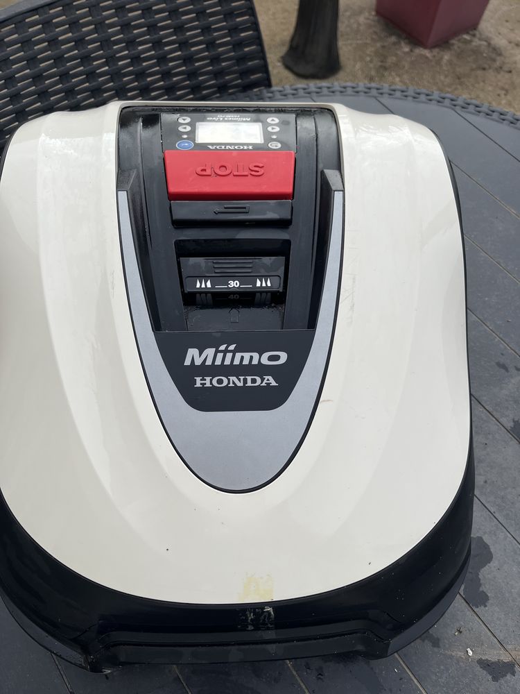 Robot tondeuse Honda HRM 70 400 Damery (51)