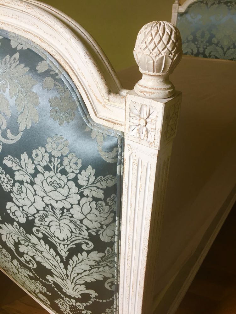 Roche Bobois un lit en bois massif pour une personne 1000 Paris 16 (75)