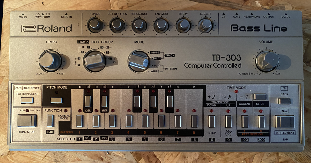 ROLAND TB 303 groovebox argent�e 0 Metz (57)