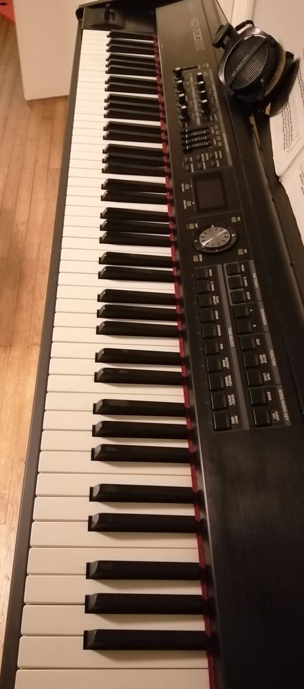 Roland RD 700 GX occasion 1100 Cholet (49)