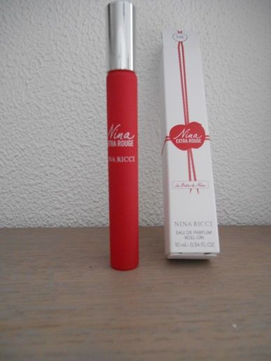 ROLL ON  , pour le sac,  NINA  EXTRA  ROUGE , plein 10ML 15 Douvrin (62)